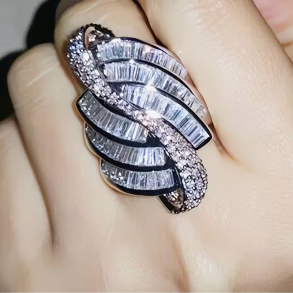 Elegant Silver Plated Cubic Zirconia Women's Ring Size 8